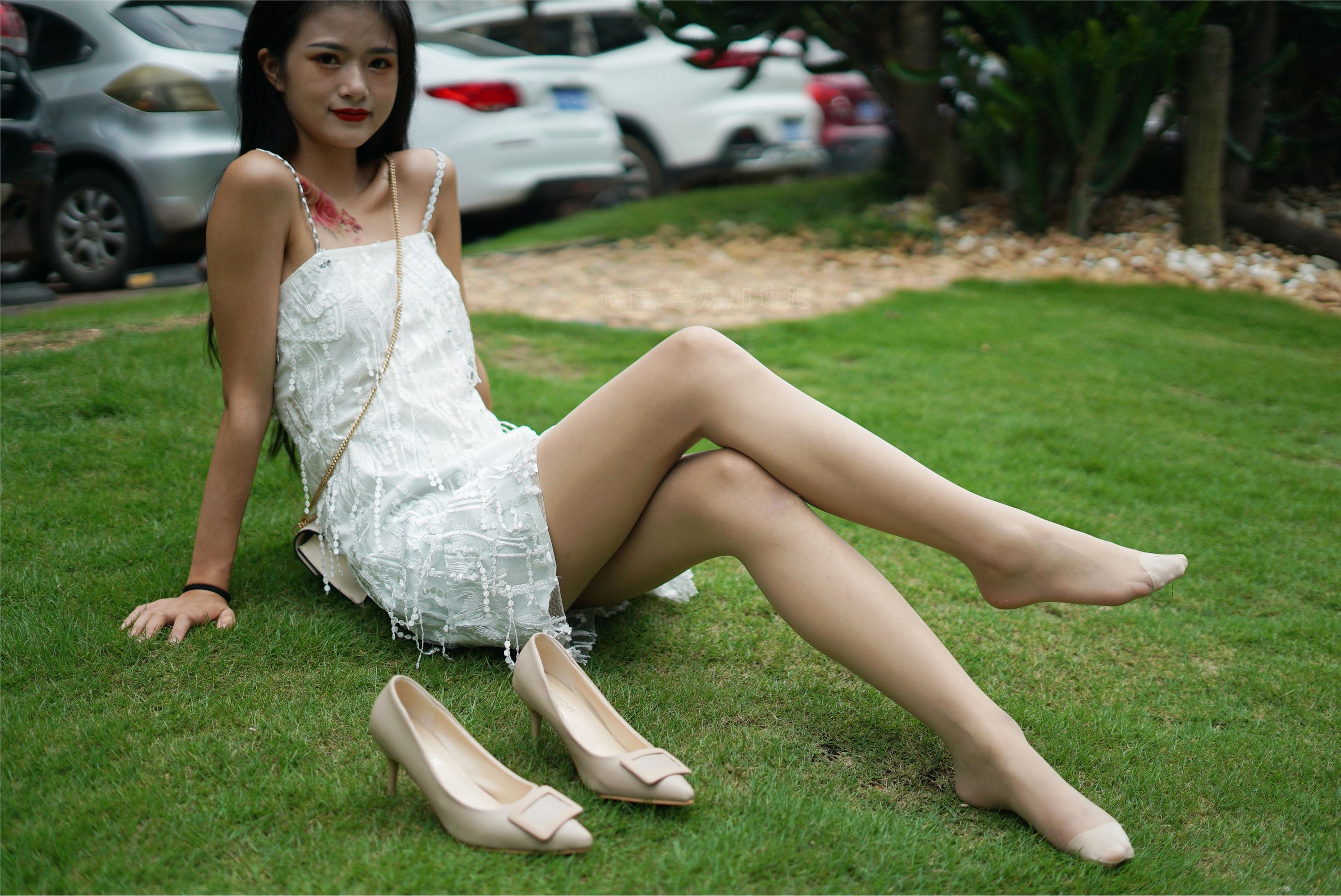 学妹加速跑 XM079《草地上的绿茶jio-鹿酱》